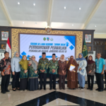 Jaksa Pengacara Negara pada Kejaksaan Negeri Jombang mengikuti persidangan di luar gedung yang diadakan di Pendopo Kabupaten Jombang atas Permohonan Penetapan Wali Anak yang belum dewasa